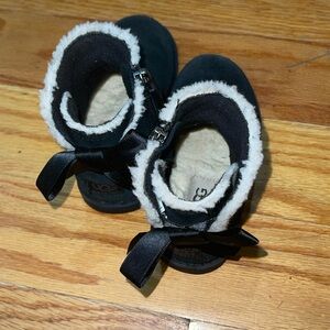 UGG Cecily Black Zippered Ankle Boots with Bow